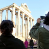 Turistas fotografiando el Templo de Diana