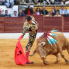 El diestro José M.ª Manzanares en la lidia de su primer toro de la ganadería de Núñez del Cuvillo, hoy domingo en la Feria de Olivenza 2022 en su 31 edición.
