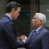 El presidente del Gobierno de España, Pedro Sánchez, junto al primer ministro de Portugal, Antonio Costa