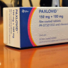 Caja de "Paxlovid", medicamento en pastillas contra la covid