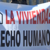 Pancarta Campamento Dignidad Extremadura. La vivienda: Derecho Humano