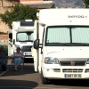 Pareja pasando la tarde en el párking de autocaravanas de Badajoz