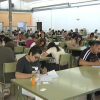 Opositores a magisterio realizando un examen en Cáceres