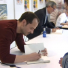 Ángel Martín firmando su libro