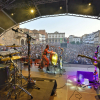 Dobet Gnahoré ayer en su concierto en la Plaza Mayor en WOMAD Cáceres 2022