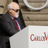 El presidente del Foro Europeo de la Discapacidad, Yannis Vardakastanis interviene durante la entrega del premio Carlos V en un acto celebrado en Cuacos de Yuste (Cáceres) este miércoles