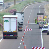 Camión accidentado en la autovía