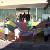 Niños celebrando el final de curso escolar