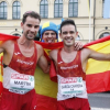Álvaro Martín Uriol (izquierda) junto a Diego García tras quedar primero y tercero del Campeonato Europeo de 20 kilómetros marcha