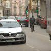 Vehículos circulando por la calle Juan Carlos I de Badajoz