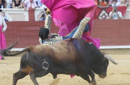 Cogida de Miguel Ángel Perera en Cuenca