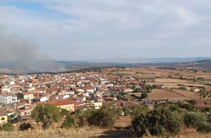 Incendio forestal cerca de Alía