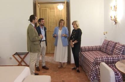 Visita de la consejera de Turismo a alojamientos hosteleros