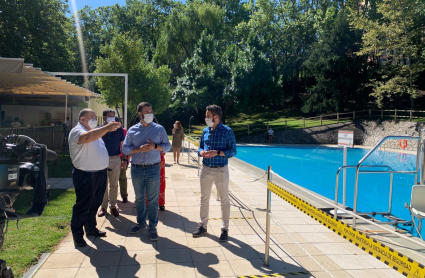 El alcalde cacereño ha visitado hoy la Piscina del Parque del Príncipe