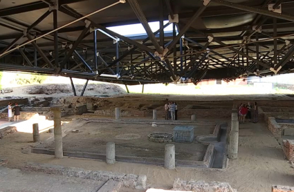 Restos arqueológicos de la Casa del Anfiteatro con su nueva cubierta