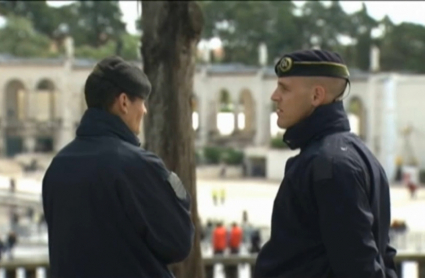 Guardias portugueses vigilando en el Santuario de Fátima