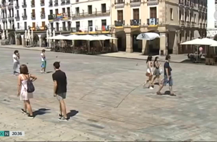 Turistas en la Plaza Mayor de Cáceres