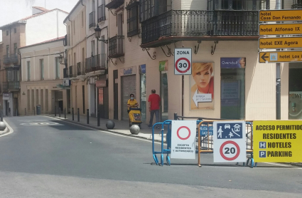 Inicio de la calle San Antón, donde comienzan las restricciones del tráfico