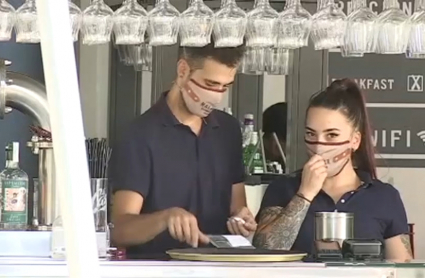 Uso de mascarilla en la Plaza de España de Mérida