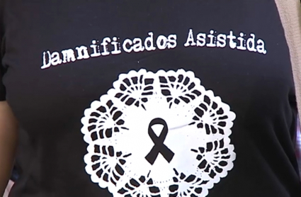 Camiseta con el logo de damnificados asistida