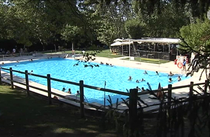 Piscina del Parque del Príncipe en Cáceres, esta tarde