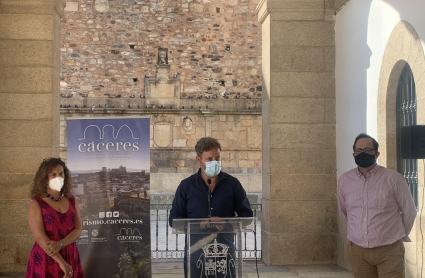 Imagen de la rueda de prensa de presentación de los cursos de formación