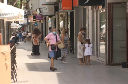 gente en la calle de Don Benito