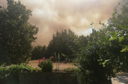 Imagen del incendio a mediodía