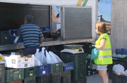 Voluntarios ayudando en Villarta de los Montes