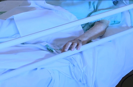 Paciente Covid en una cama de hospital