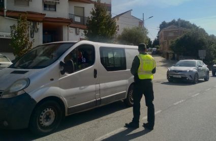 Control Guardia Civil en Madrigal de la Vera