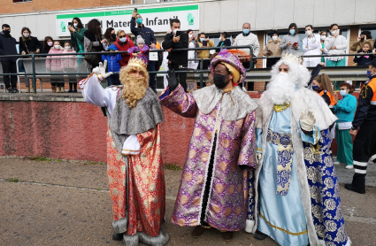 Los Reyes Magos visitan el hospital Materno-Infantil de Badajoz