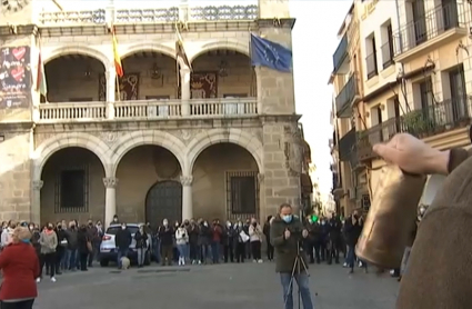 Cacerolada en la Plaza Mayor de Plasencia