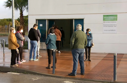 Gente esperando a la prueba pcr