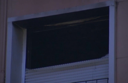 Ventana de la vivienda donde se ha producido el incendio