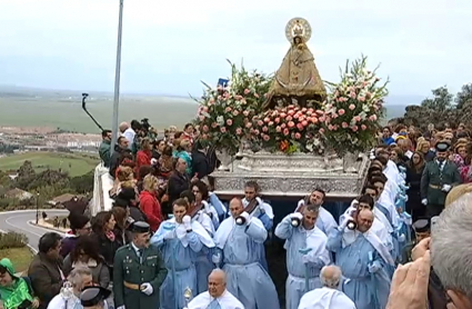 Una de las últimas procesiones  protagonizadas por la Virgen de la Montaña de Cáceres