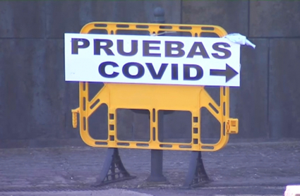 Cartel indicador para acceder a la realización de pruebas para detectar la Covid 19