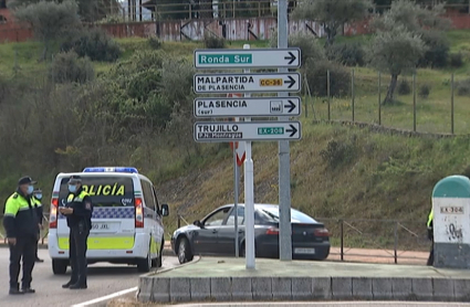 Los agentes vigilan el cierre perimetral de nuestra región 