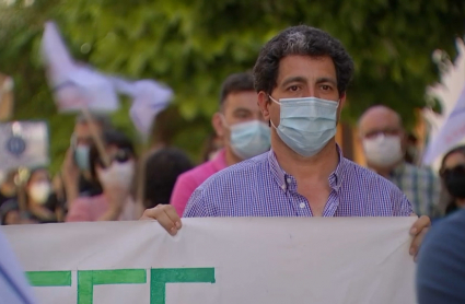 Varios colectivos se manifiestan frente a la Asamblea de Extremadura.