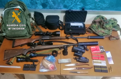 Armas y efectos intervenidos por la Guardia Civil en la operación 