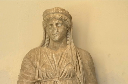 Escultura de Juno encontrada en el teatro romano de Regina