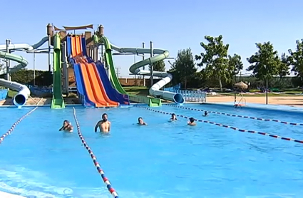 Una de las piscinas de AquaBadajoz, el único parque acuático de Extremadura