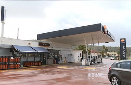  Gasolinera del Cruce de las Herrerías, en Alcuéscar.