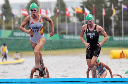 Miriam Casillas compite en la carrera de Triatlón Individual Femenino de los Juegos Olímpicos de Tokio 2020 en el Parque Marino de Odaiba en Tokio