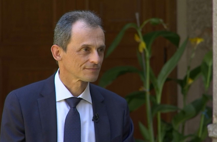 El ministro Pedro Duque durante la entrevista con Extremadura Noticias.