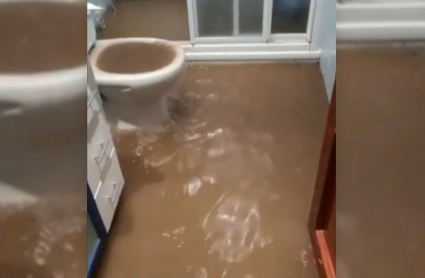 Cuarto de baño de la casa inundada en Alange.
