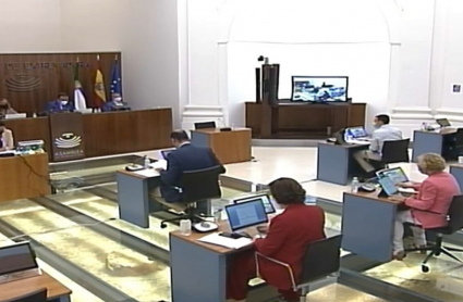 Comisión de Hacienda en la Asamblea de Extremadura.