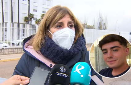 Susana Moreno, tía del desaparecido, atiende a los medios de comunicación