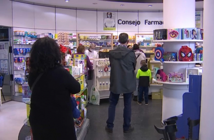 Farmacia Las Grullas de Badajoz, donde hay lista de espera para conseguir test de antígenos 