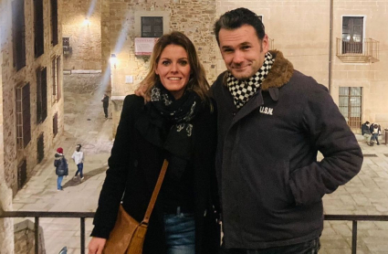 Andrea e Iñaki en la Plaza de San Jorge de Cáceres